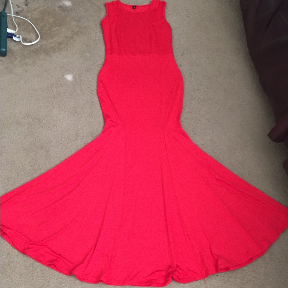 Trumpet/mermaid red gown by HoT!
